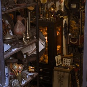 Vintage Curio Shop Collectable